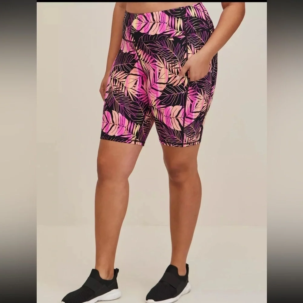 Torrid Performance Core 9” Pink Black Tropical Leaf Biker Workout Shorts Size 5